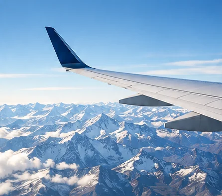 Vista de la cordillera de los Andes desde la ventana de un avión.